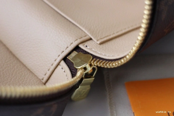 WIS TOILETRY LOUIS VUITTON BAG 0828